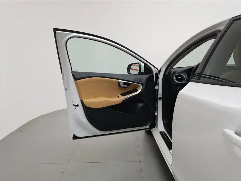 2018 Volvo V40 T3 Smart Edition — миниатюра 8