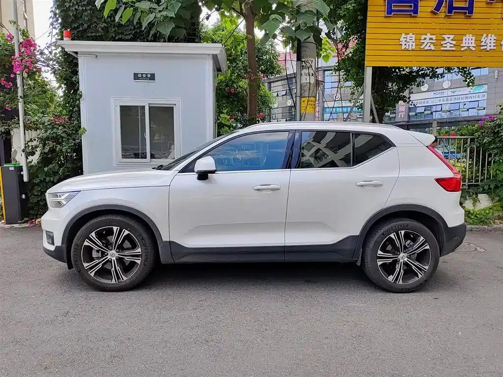 2020 Volvo XC40 T4 AWD Inscription Luxury Edition — миниатюра 3