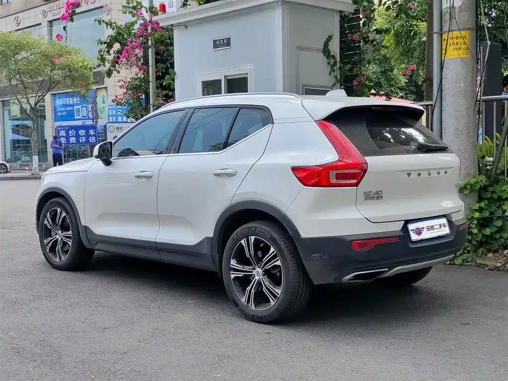 2020 Volvo XC40 T4 AWD Inscription Luxury Edition — миниатюра 4