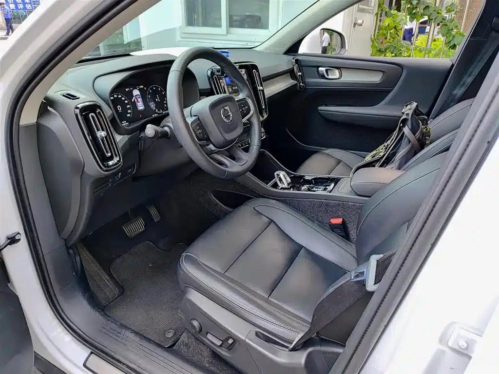 2020 Volvo XC40 T4 AWD Inscription Luxury Edition — миниатюра 7