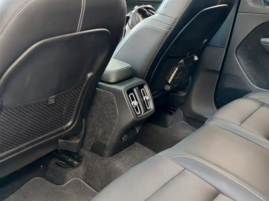 2020 Volvo XC40 T4 AWD Inscription Luxury Edition — миниатюра 9