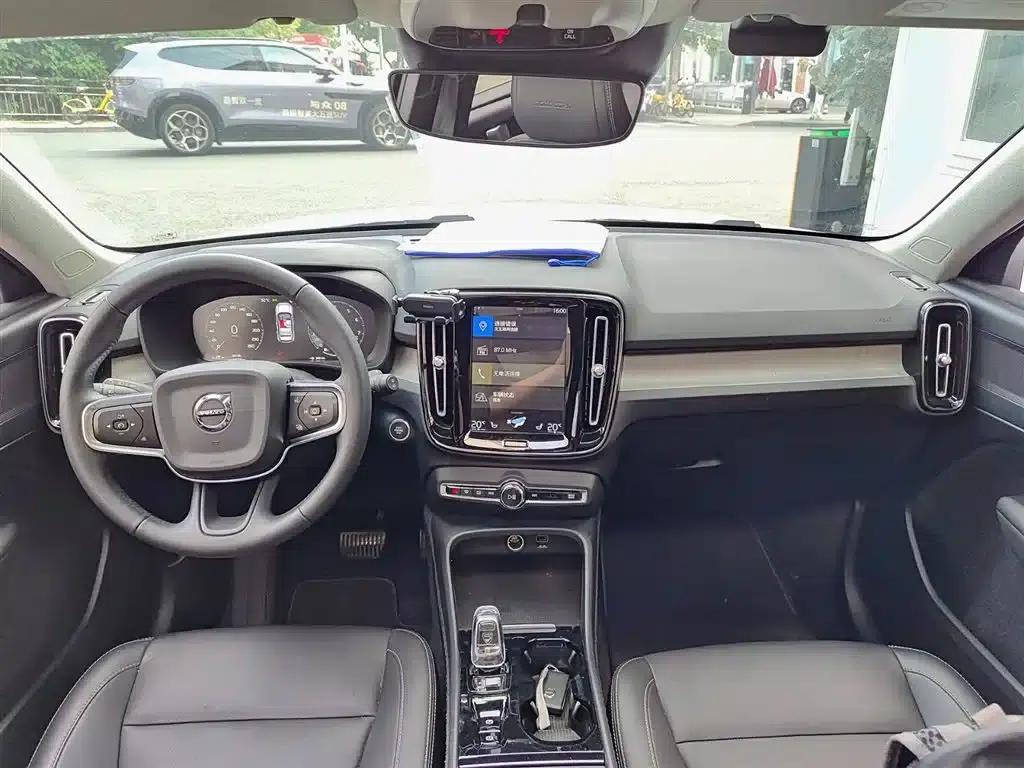 2020 Volvo XC40 T4 AWD Inscription Luxury Edition — миниатюра 10
