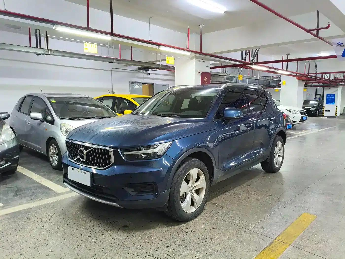 2021 Volvo XC40 T4 AWD Smart Fashion Edition — миниатюра 1