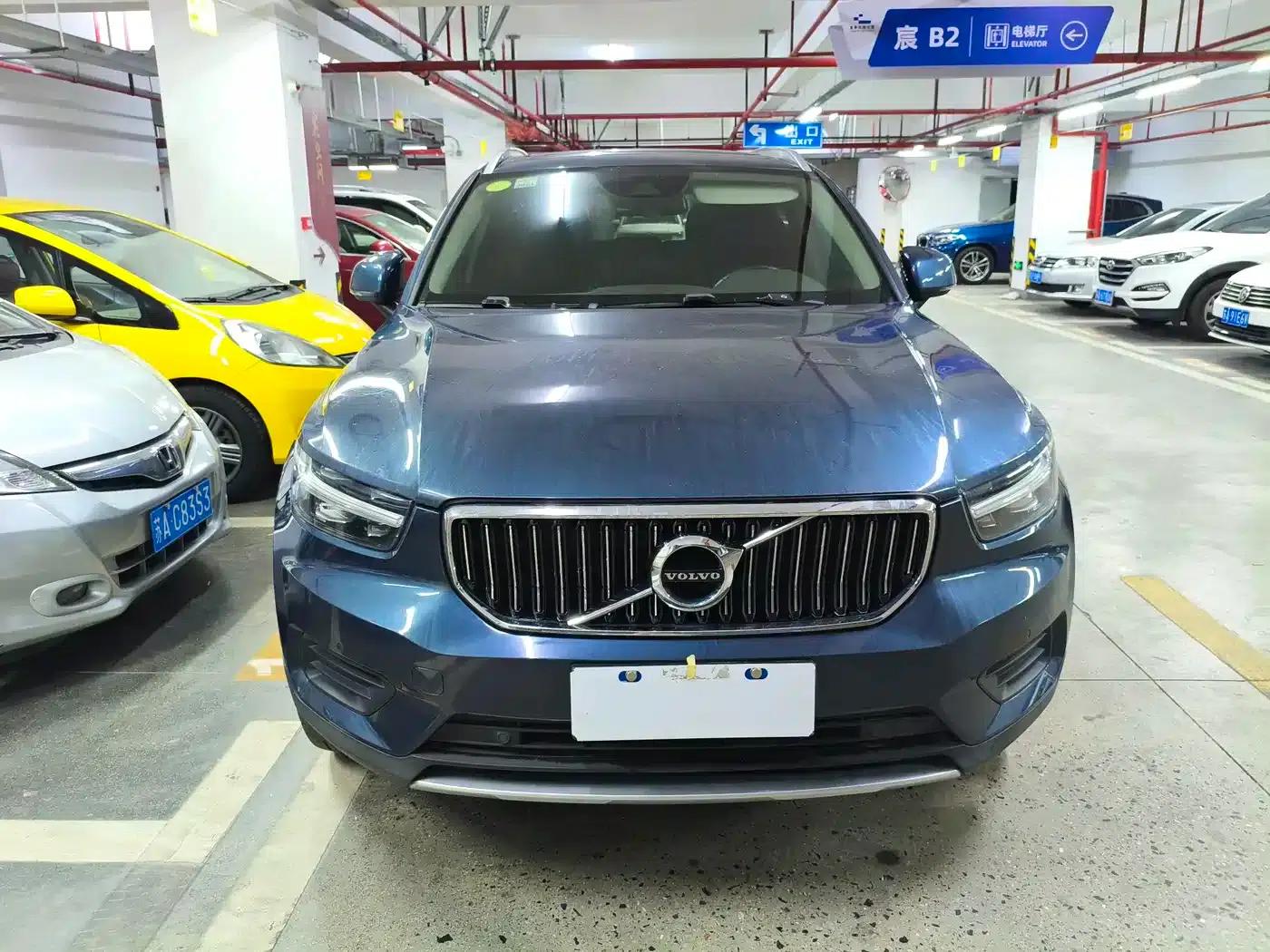 2021 Volvo XC40 T4 AWD Smart Fashion Edition — миниатюра 2