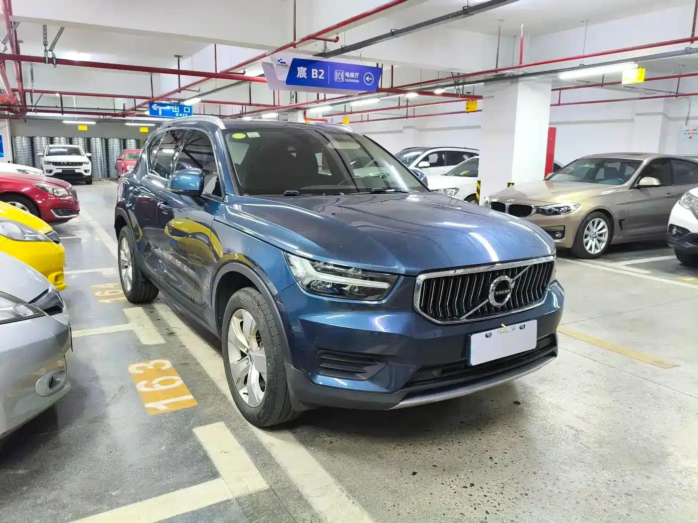 2021 Volvo XC40 T4 AWD Smart Fashion Edition — миниатюра 3
