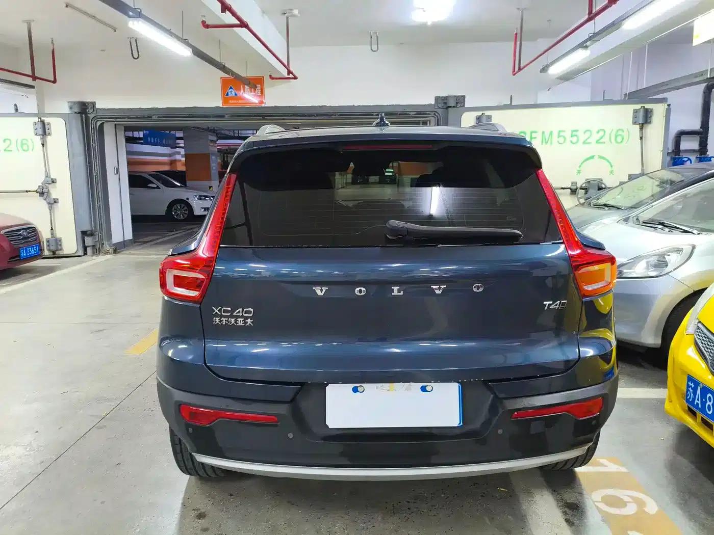 2021 Volvo XC40 T4 AWD Smart Fashion Edition — миниатюра 5