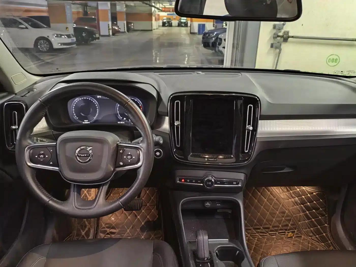 2021 Volvo XC40 T4 AWD Smart Fashion Edition — миниатюра 8