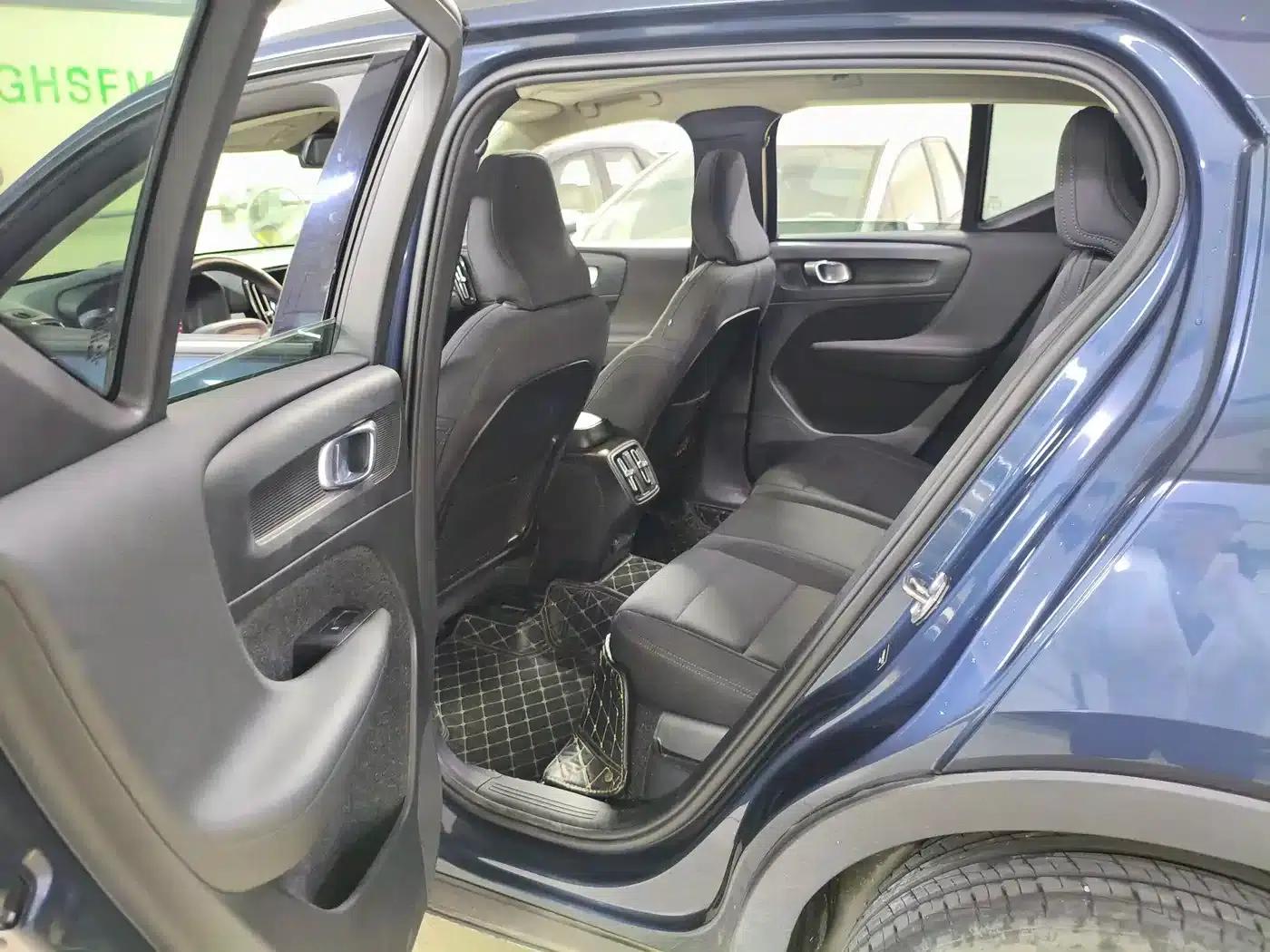 2021 Volvo XC40 T4 AWD Smart Fashion Edition — миниатюра 10