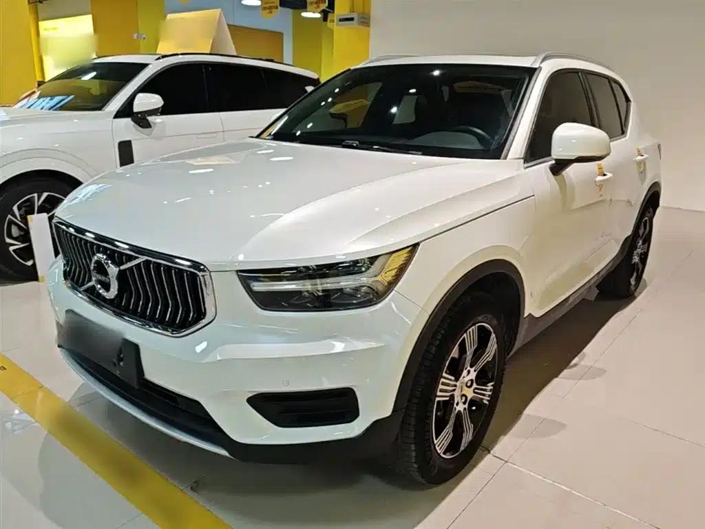 2020 Volvo XC40 T3 Inscription Luxury Edition — миниатюра 1