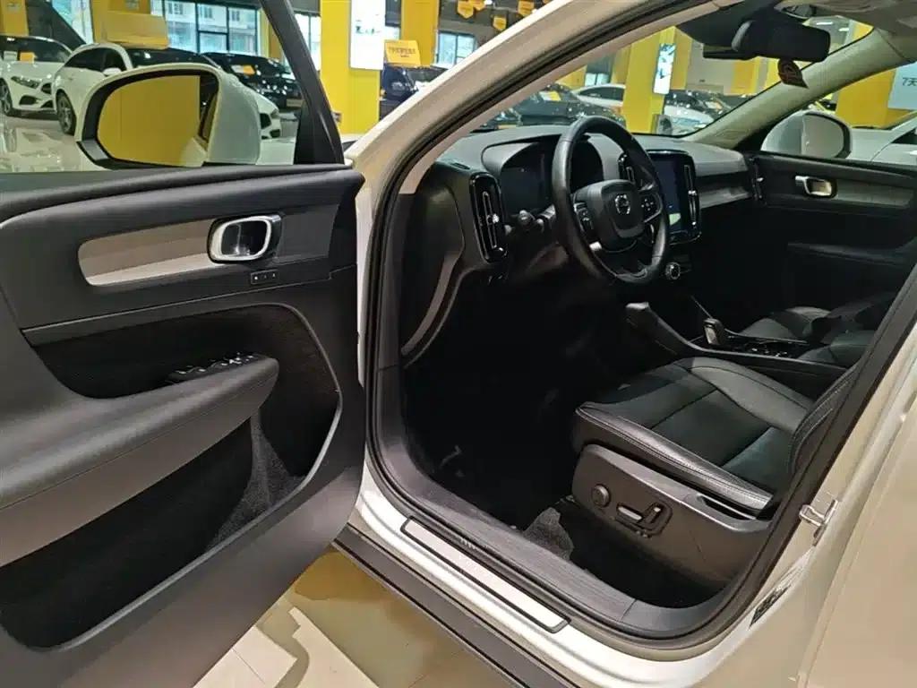 2020 Volvo XC40 T3 Inscription Luxury Edition — миниатюра 16