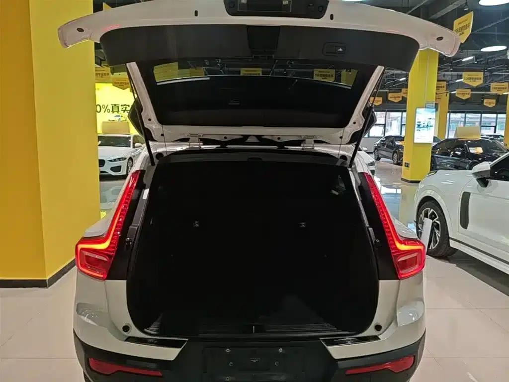 2020 Volvo XC40 T3 Inscription Luxury Edition — миниатюра 19