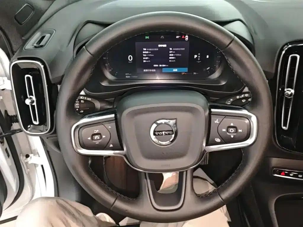2023 Volvo XC40 B3 Smart Luxury Edition — миниатюра 11