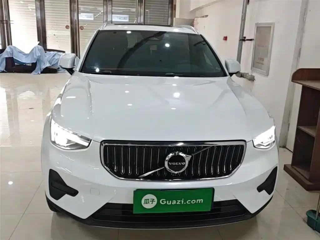 2023 Volvo XC40 B3 Smart Luxury Edition — миниатюра 3
