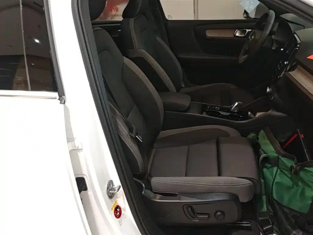 2023 Volvo XC40 B3 Smart Luxury Edition — миниатюра 25