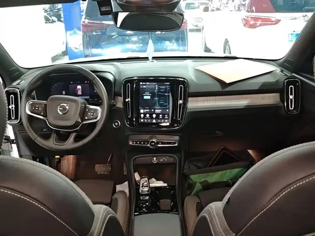2023 Volvo XC40 B3 Smart Luxury Edition — миниатюра 10