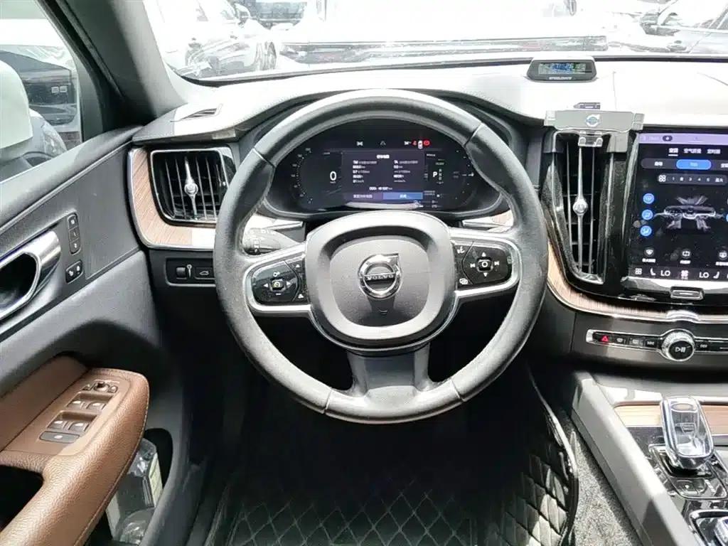 2022 Volvo XC60 Plug-in Hybrid T8 Plug-in Hybrid AWD Inscription Luxury Edition — миниатюра 11