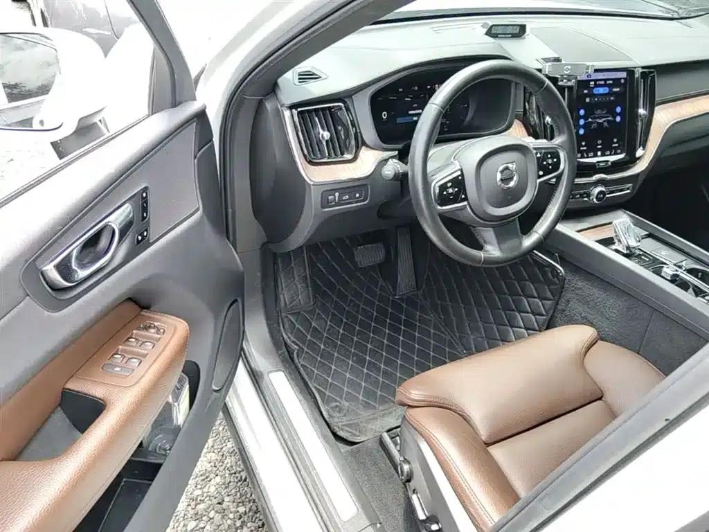2022 Volvo XC60 Plug-in Hybrid T8 Plug-in Hybrid AWD Inscription Luxury Edition — миниатюра 16