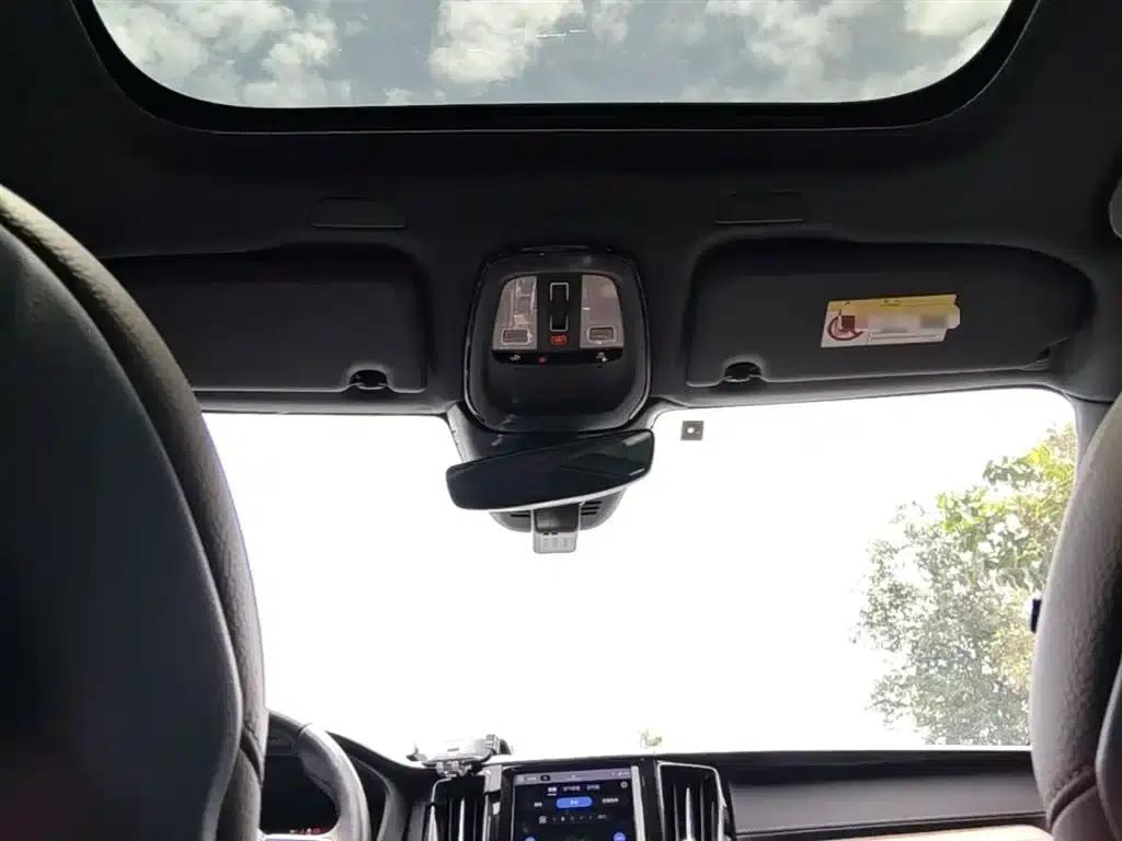 2022 Volvo XC60 Plug-in Hybrid T8 Plug-in Hybrid AWD Inscription Luxury Edition — миниатюра 18