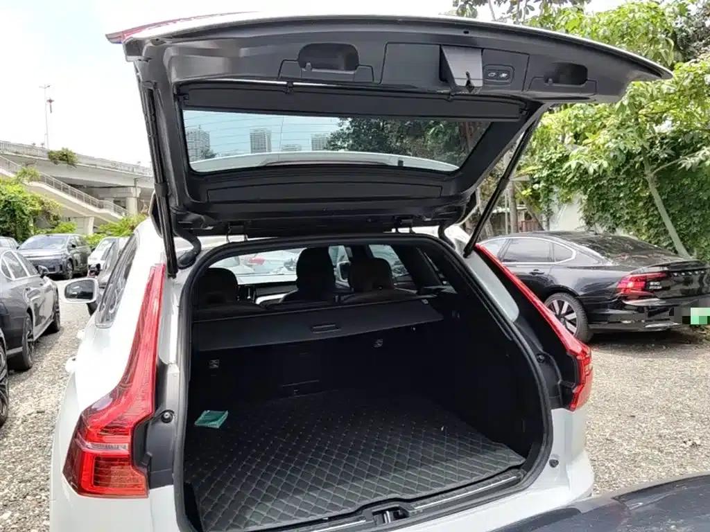 2022 Volvo XC60 Plug-in Hybrid T8 Plug-in Hybrid AWD Inscription Luxury Edition — миниатюра 19