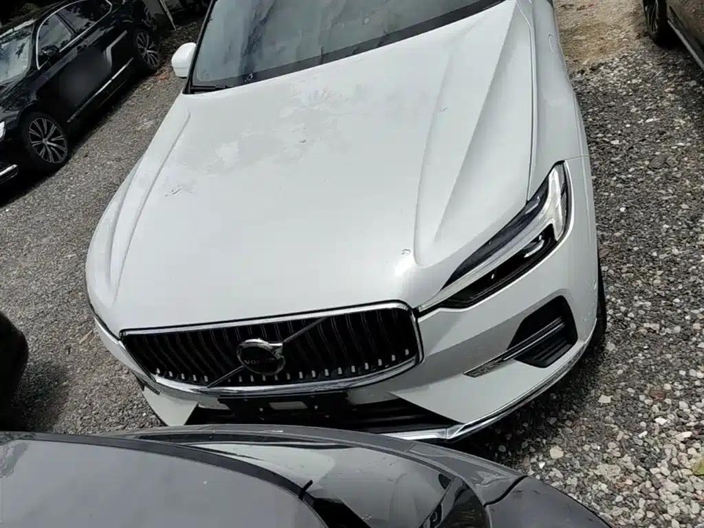 2022 Volvo XC60 Plug-in Hybrid T8 Plug-in Hybrid AWD Inscription Luxury Edition — миниатюра 3