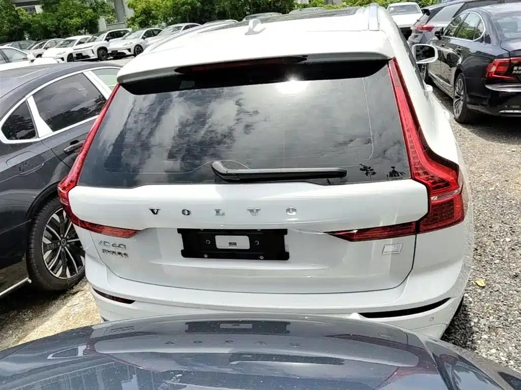 2022 Volvo XC60 Plug-in Hybrid T8 Plug-in Hybrid AWD Inscription Luxury Edition — миниатюра 6
