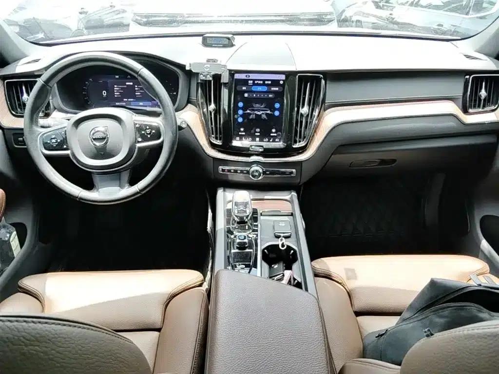 2022 Volvo XC60 Plug-in Hybrid T8 Plug-in Hybrid AWD Inscription Luxury Edition — миниатюра 10