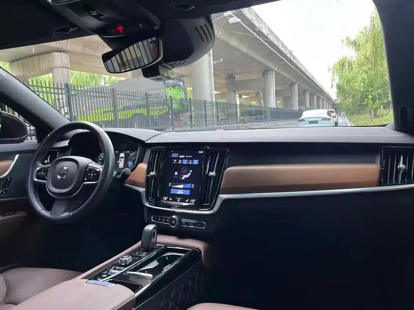 2021 Volvo S90 Plug-in Hybrid T8 E-Drive Hybrid Smart Luxury Edition — миниатюра 14
