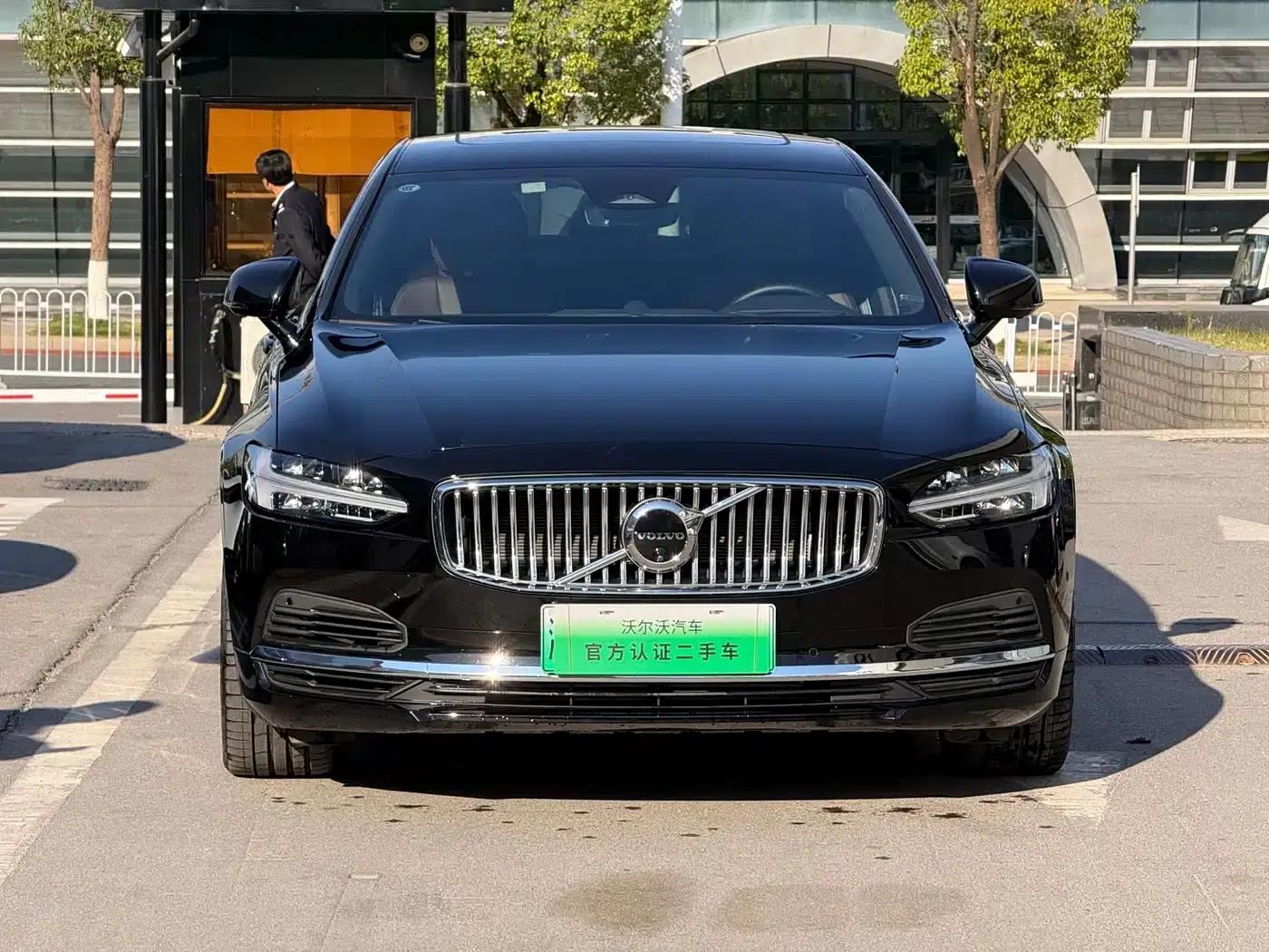 2025 Volvo S90 Plug-in Hybrid, All-Wheel Drive, Long Range, Inscription Luxury Edition — миниатюра 2