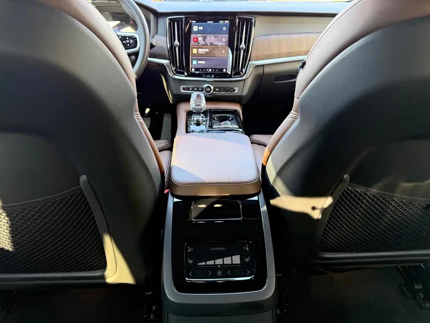 2025 Volvo S90 Plug-in Hybrid, All-Wheel Drive, Long Range, Inscription Luxury Edition — миниатюра 11