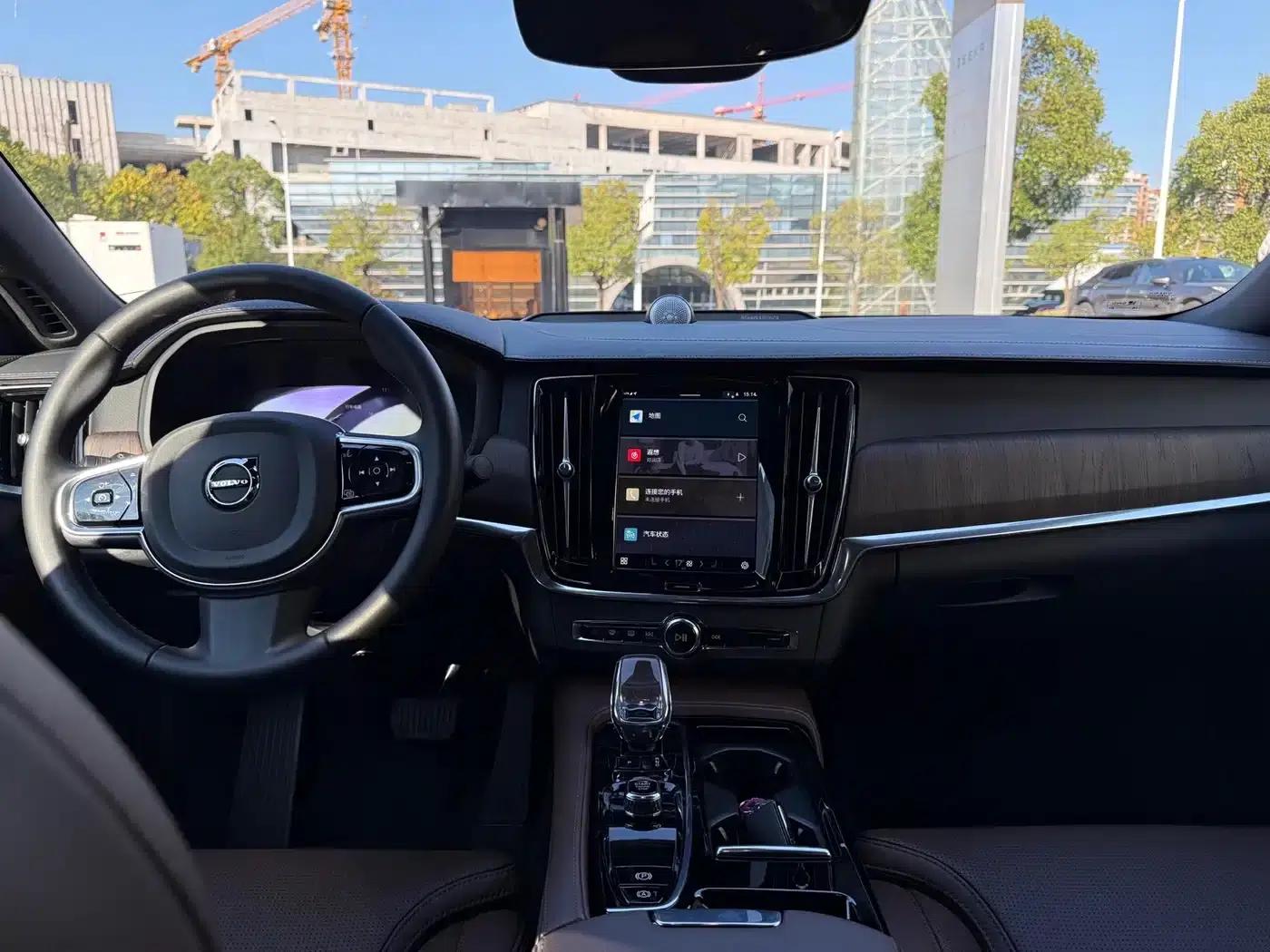 2025 Volvo S90 Plug-in Hybrid, All-Wheel Drive, Long Range, Inscription Luxury Edition — миниатюра 13