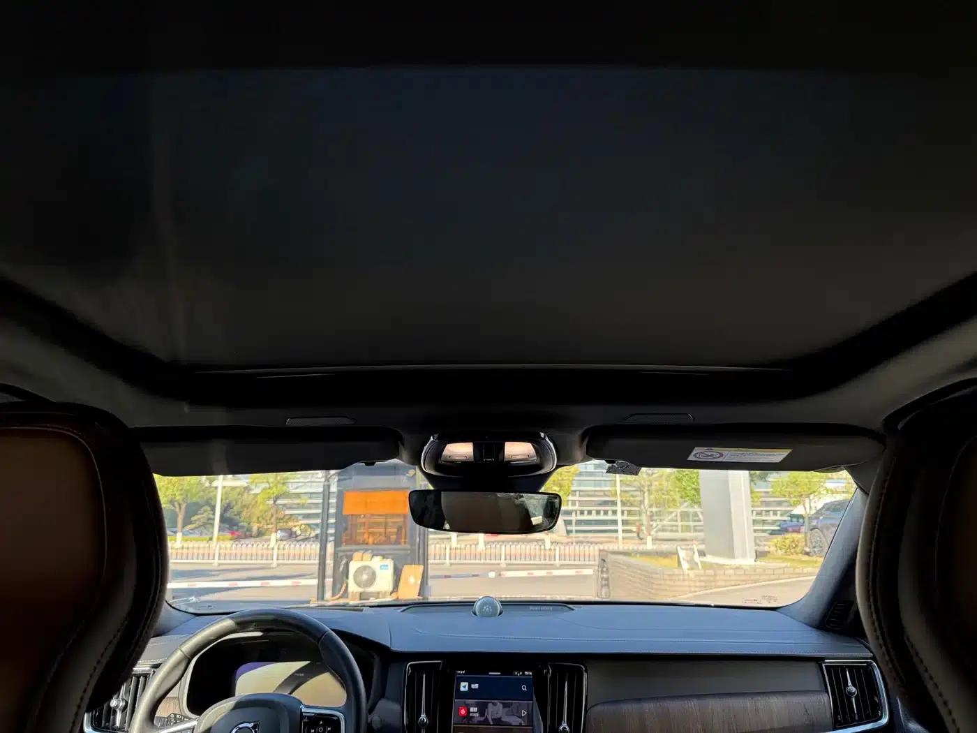 2025 Volvo S90 Plug-in Hybrid, All-Wheel Drive, Long Range, Inscription Luxury Edition — миниатюра 15