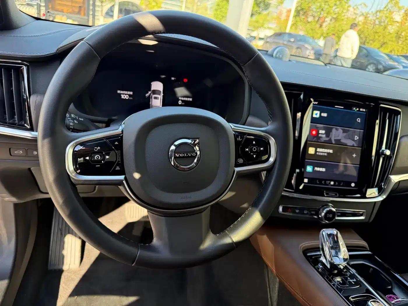 2025 Volvo S90 Plug-in Hybrid, All-Wheel Drive, Long Range, Inscription Luxury Edition — миниатюра 17