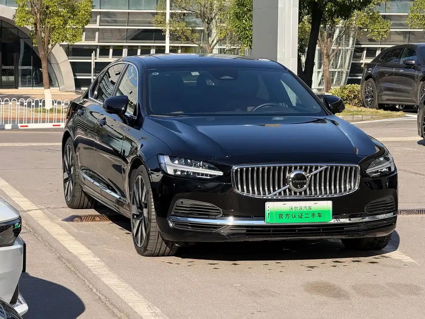 2025 Volvo S90 Plug-in Hybrid, All-Wheel Drive, Long Range, Inscription Luxury Edition — миниатюра 3