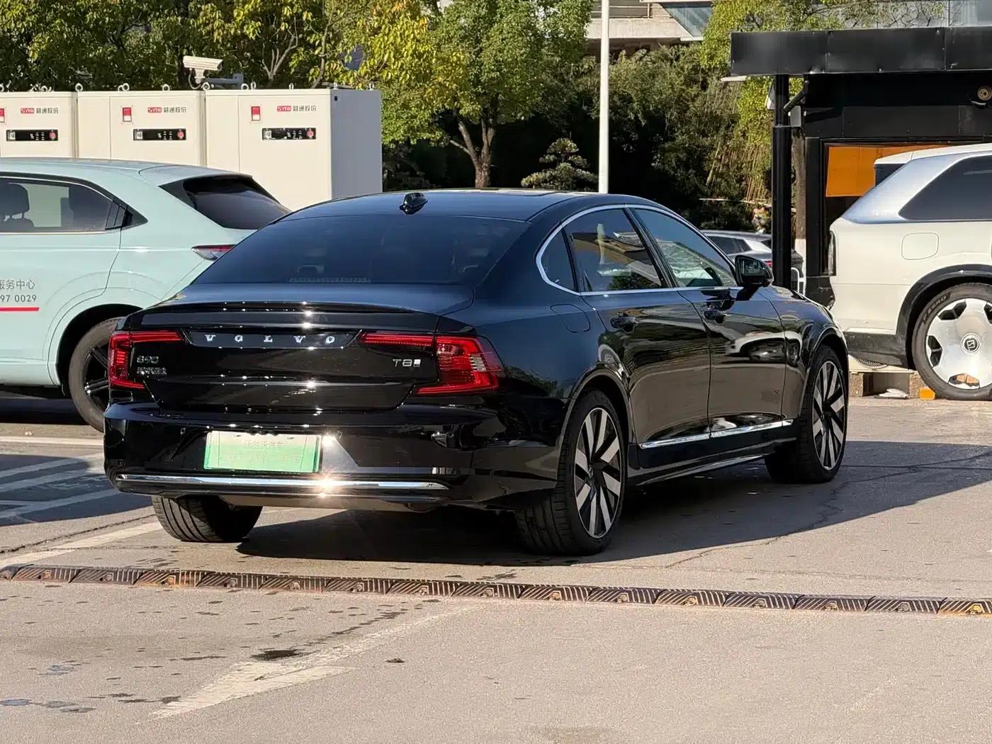 2025 Volvo S90 Plug-in Hybrid, All-Wheel Drive, Long Range, Inscription Luxury Edition — миниатюра 9
