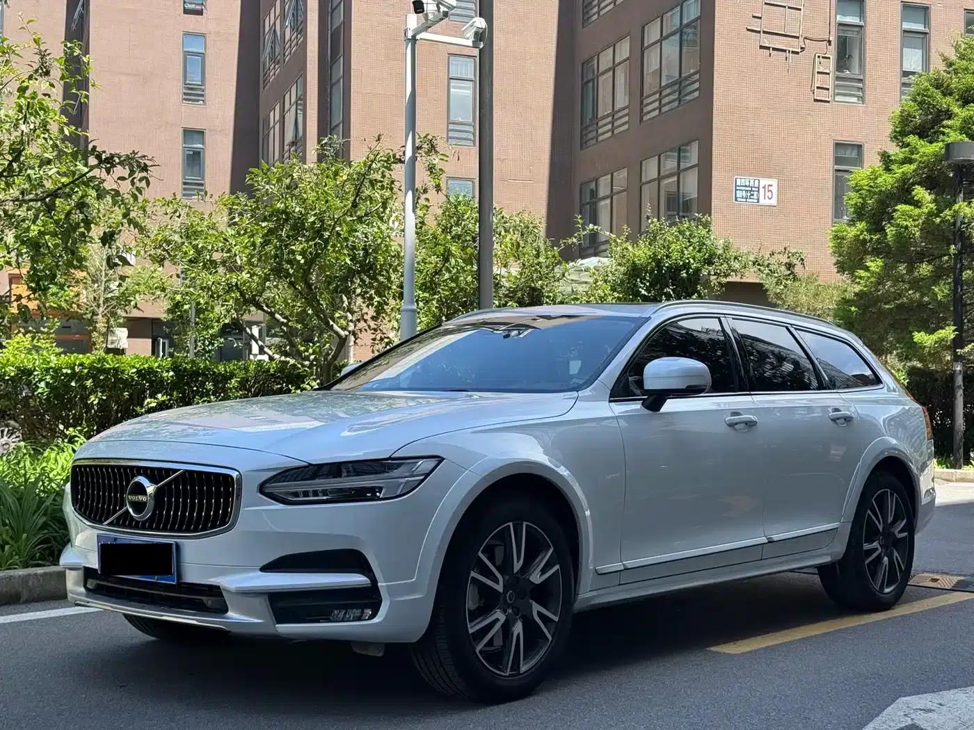 2020 Volvo V90 Cross Country T5 AWD Smart Edition — миниатюра 1