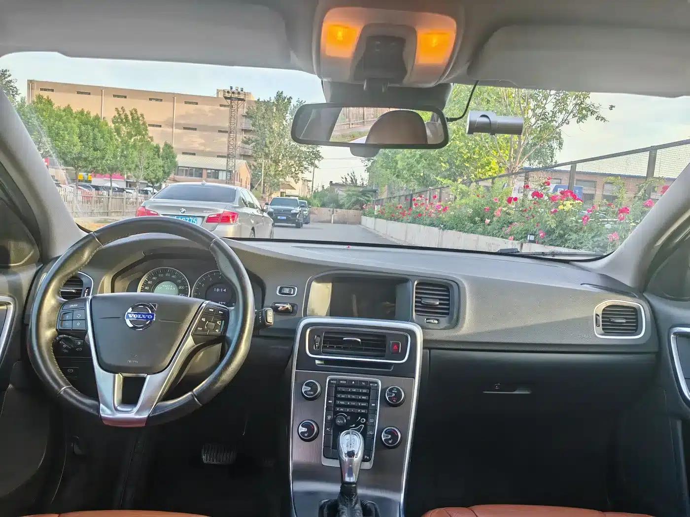 2013 Volvo V60 T5 Comfort Edition — миниатюра 14