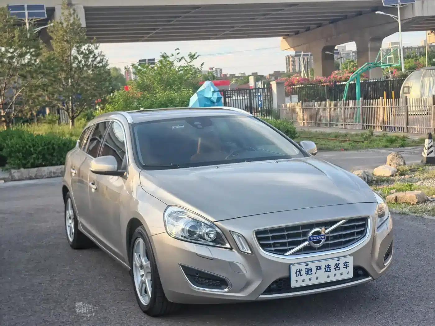 2013 Volvo V60 T5 Comfort Edition — миниатюра 3