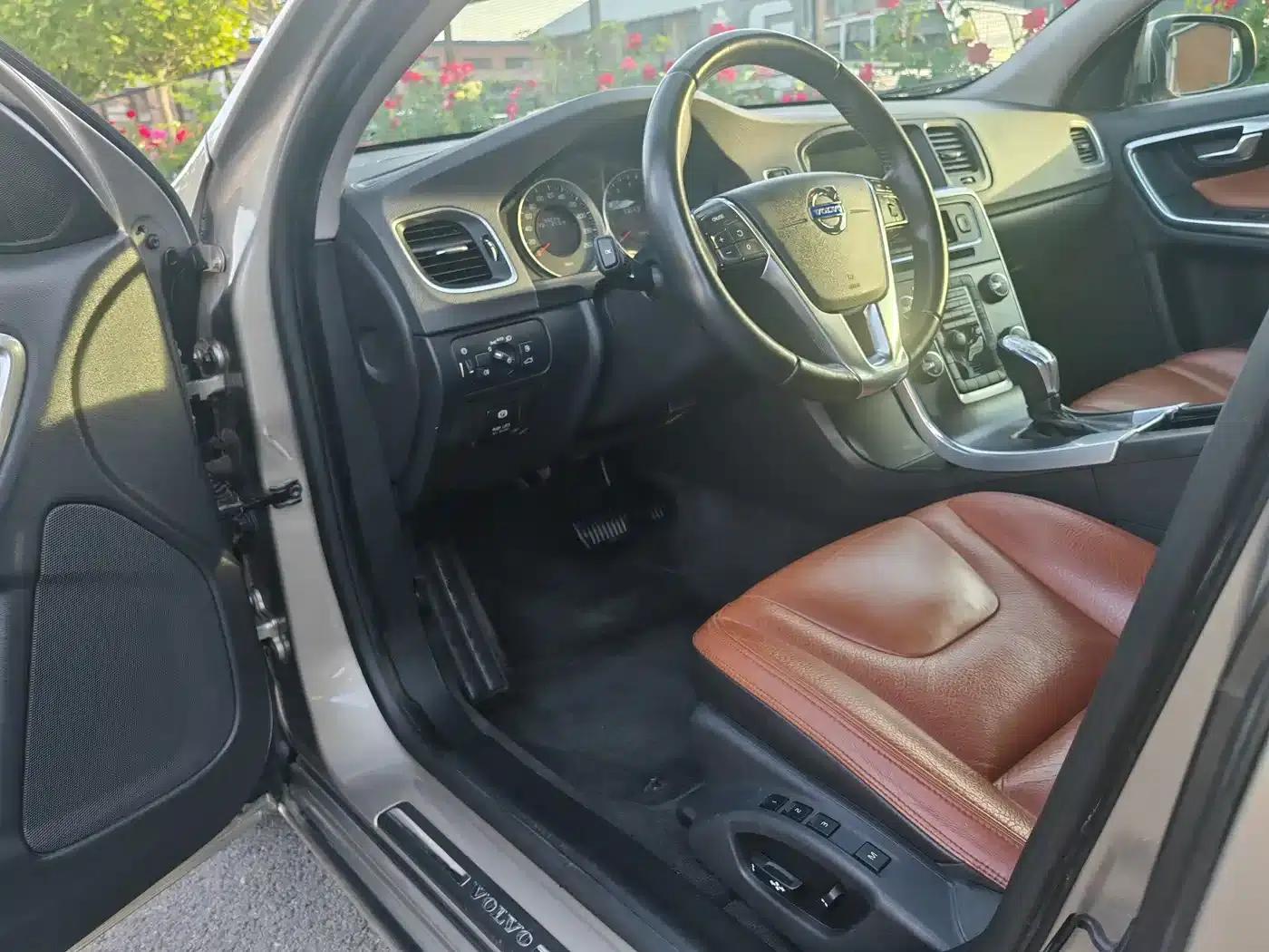 2013 Volvo V60 T5 Comfort Edition — миниатюра 4