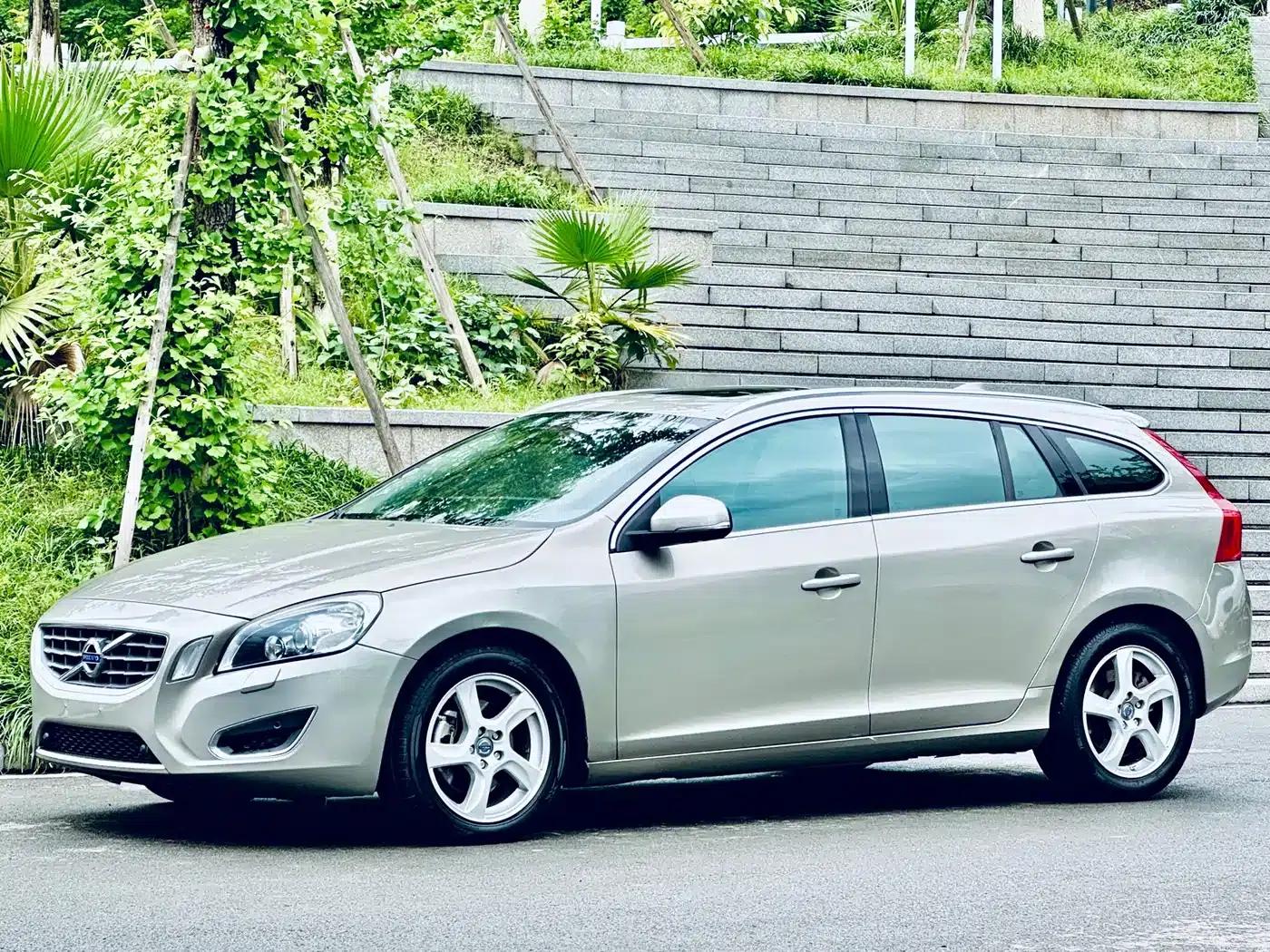 2013 Volvo V60 T5 Smart Edition — миниатюра 3