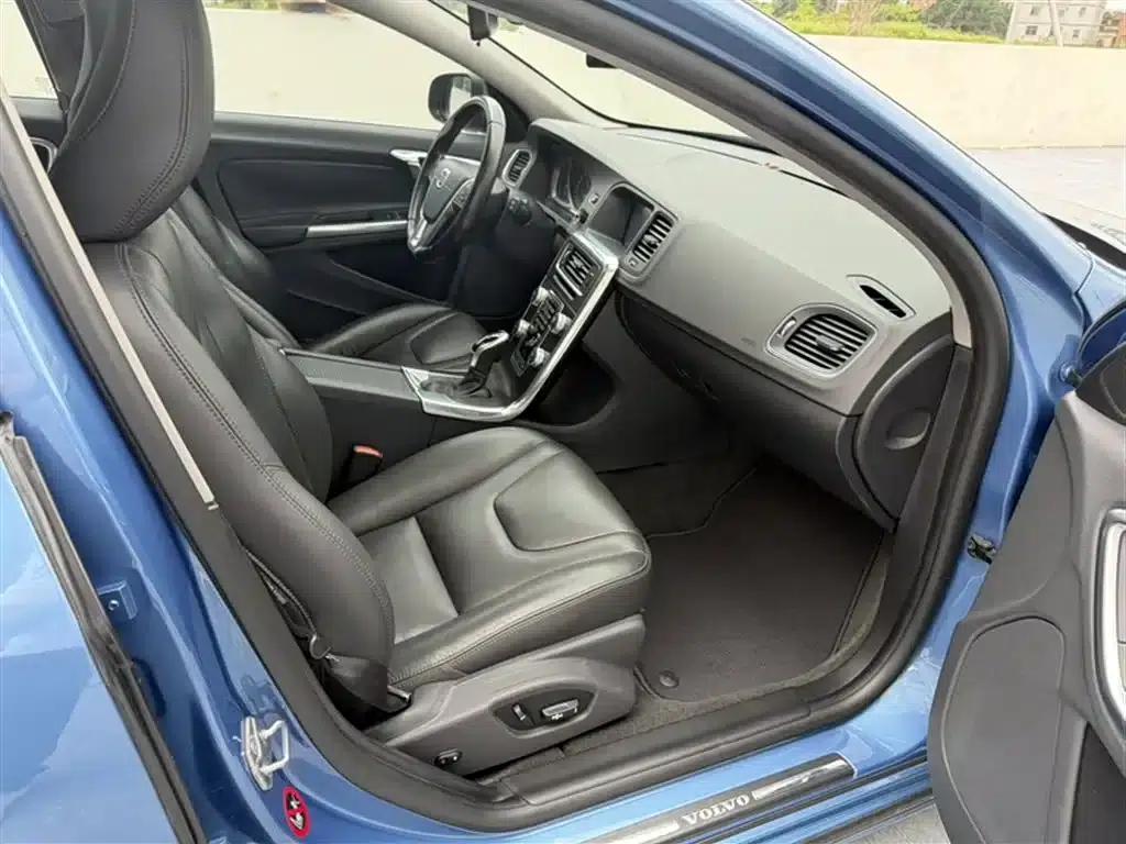 2015 Volvo V60 T5 Smart Edition — миниатюра 15