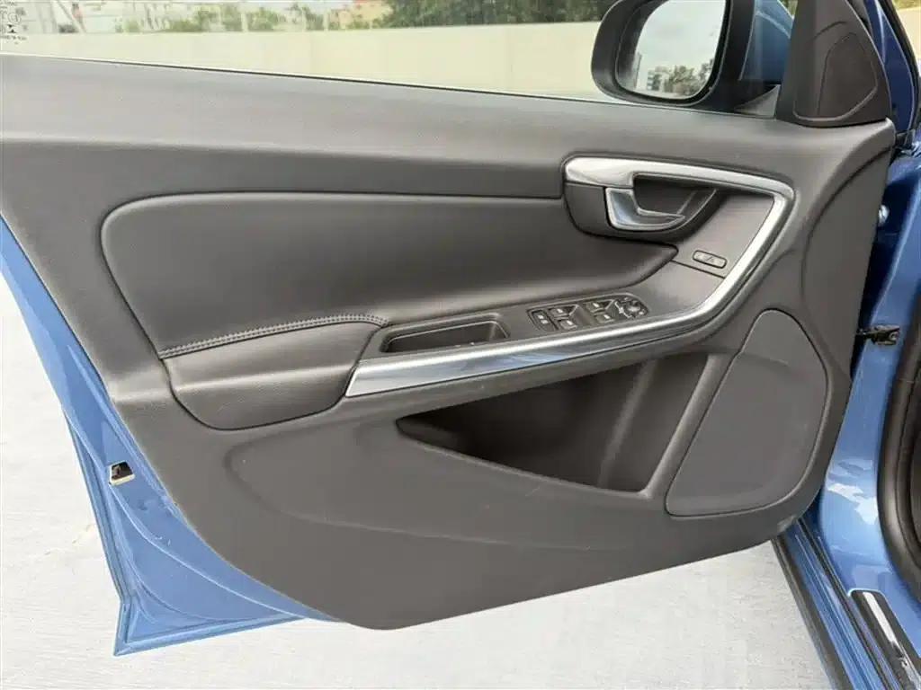 2015 Volvo V60 T5 Smart Edition — миниатюра 21