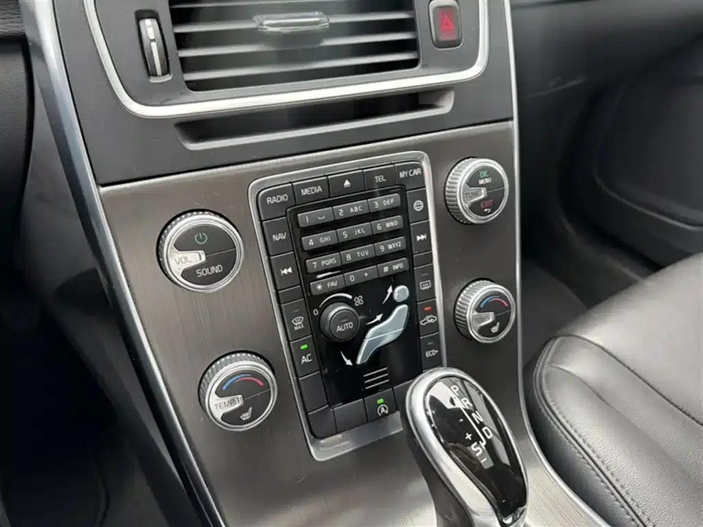 2015 Volvo V60 T5 Smart Edition — миниатюра 23