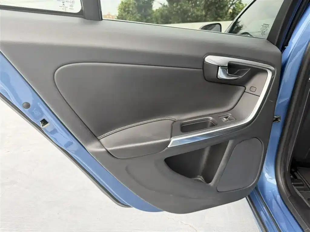2015 Volvo V60 T5 Smart Edition — миниатюра 24