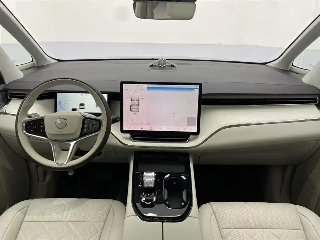 Volvo EM90 2025 Ultra 6-seater — миниатюра 13