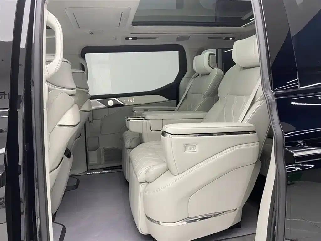 Volvo EM90 2025 Ultra 6-seater — миниатюра 19