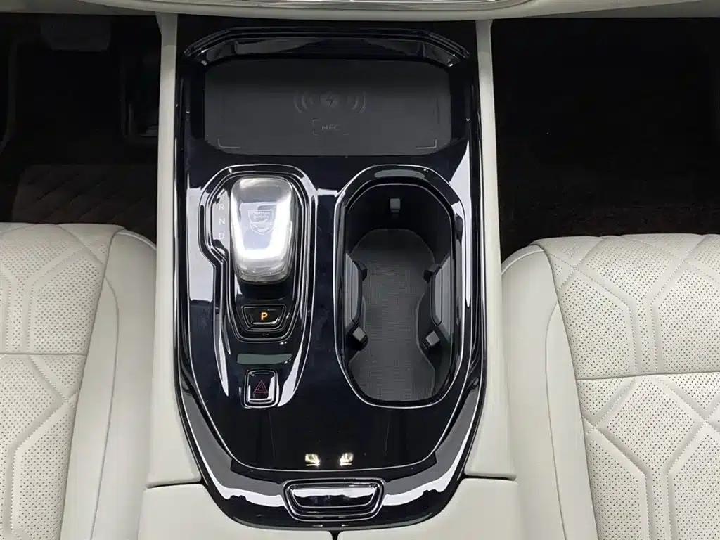 Volvo EM90 2025 Ultra 6-seater — миниатюра 20