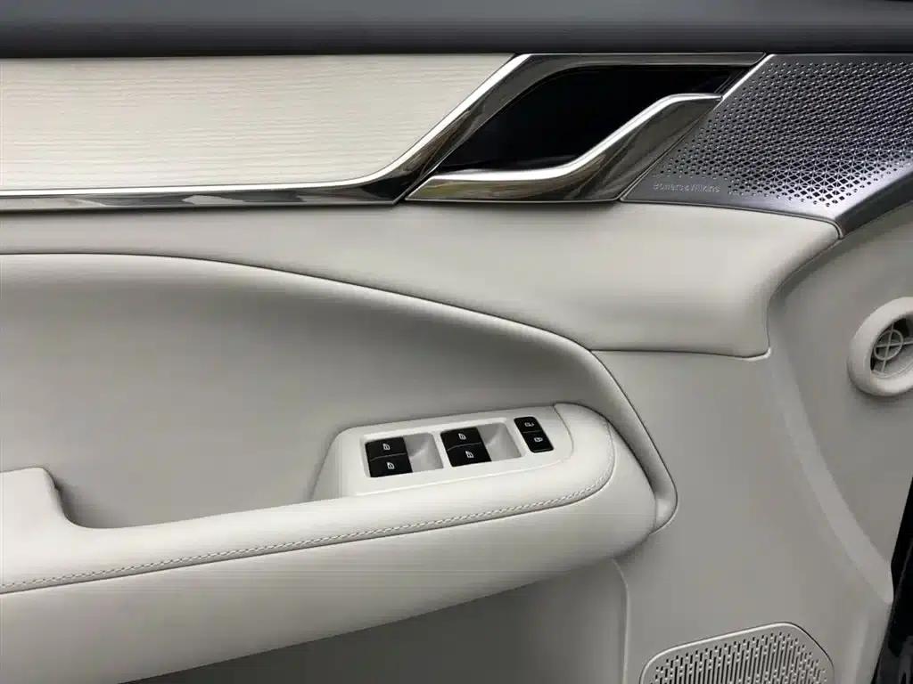 Volvo EM90 2025 Ultra 6-seater — миниатюра 27