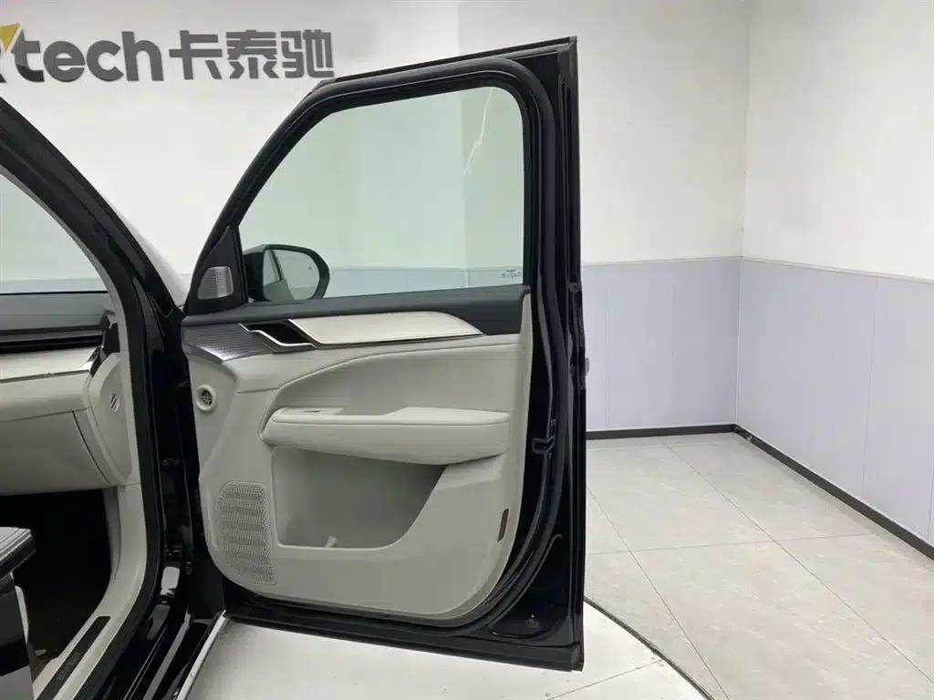 Volvo EM90 2025 Ultra 6-seater — миниатюра 28