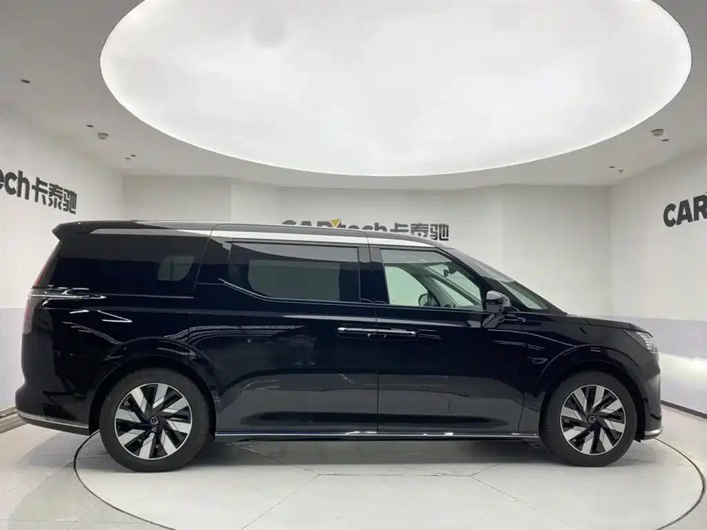 Volvo EM90 2025 Ultra 6-seater — миниатюра 4