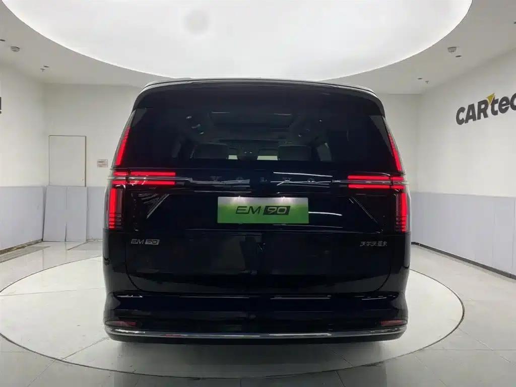 Volvo EM90 2025 Ultra 6-seater — миниатюра 6